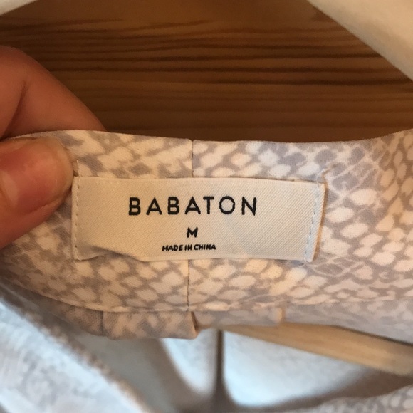 Babaton Aritzia Akira Blouse Matte Satin Snake Print Blouse Espace/Gray Size M - Picture 7 of 13